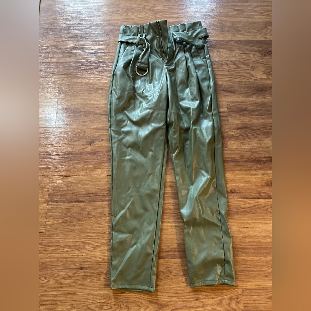 Forever 21 Faux Leather Pants Size S